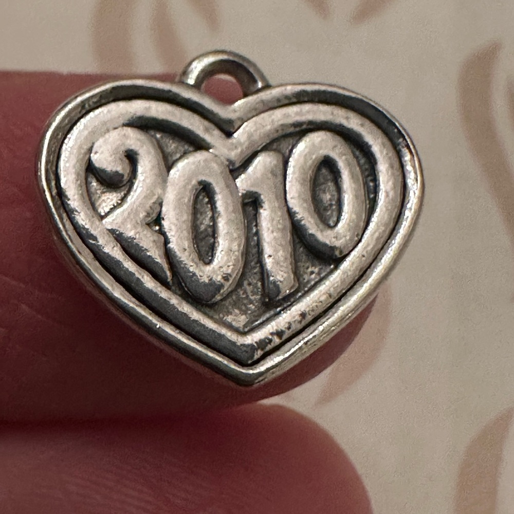 James Avery RETIRED 2010 Heart Year Charm 925 Sterling Silver!